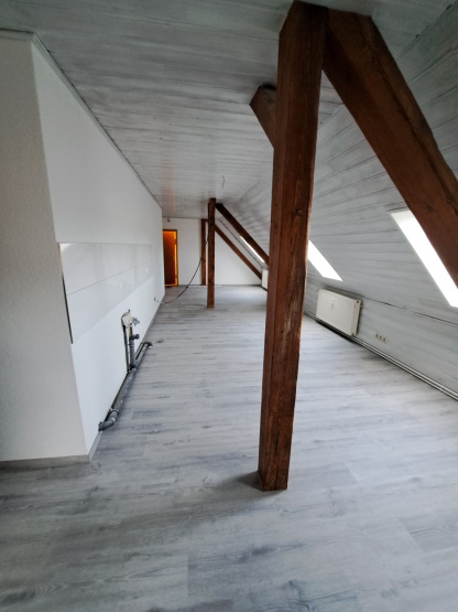 helle, moderne 2-Zimmer-Dachgeschosswohnung