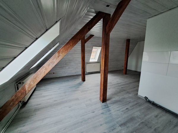 helle, moderne 2-Zimmer-Dachgeschosswohnung