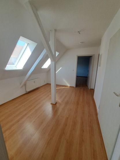 helle 2,5 Zimmer Dachgeschosswohnung