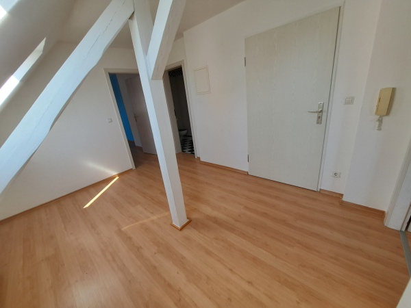 helle 2,5 Zimmer Dachgeschosswohnung