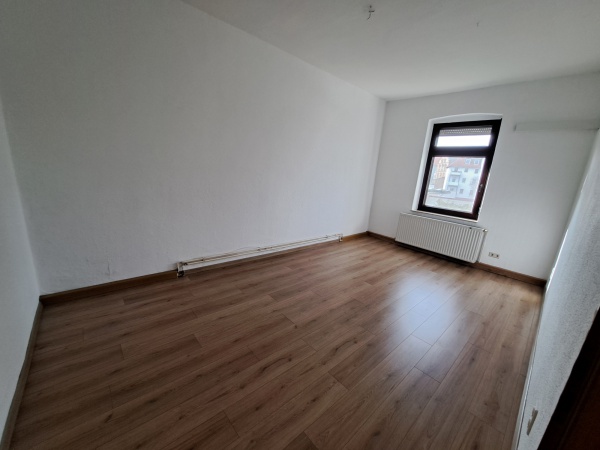 5-Zimmer-Wohnung mit Balkon und EBK