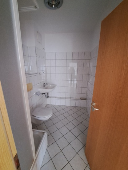 große 1-Zimmer-Wohnung im 1.OG