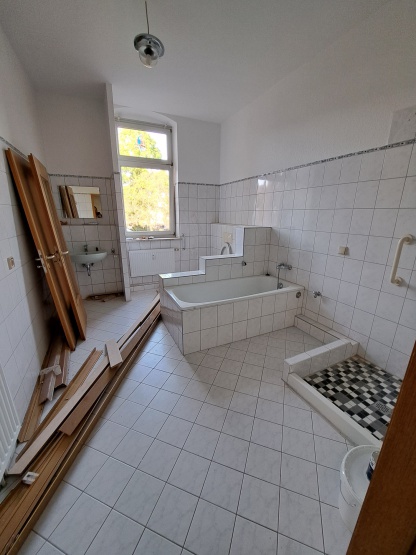 Grundrenovierte 2-Zimmer-Wohnung im EG