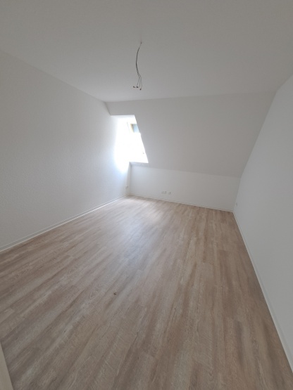 energiesparende 3-Zimmer-Wohnung mit Fußbodenheizung, Balkon u. Stellplatz