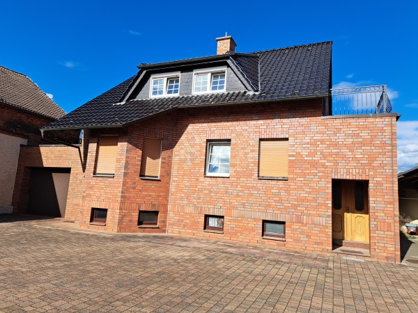 3-Zimmer-Einfamilienhaus mit Garten und Garage