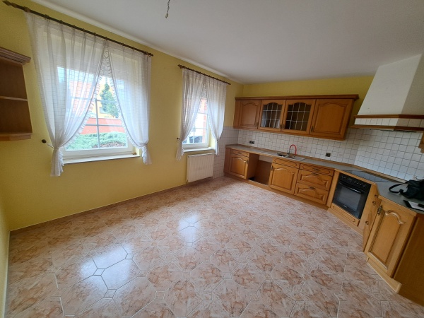 3-Zimmer-Einfamilienhaus mit Garten und Garage