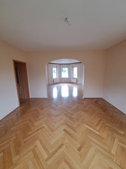 3-Zimmer-Einfamilienhaus mit Garten und Garage