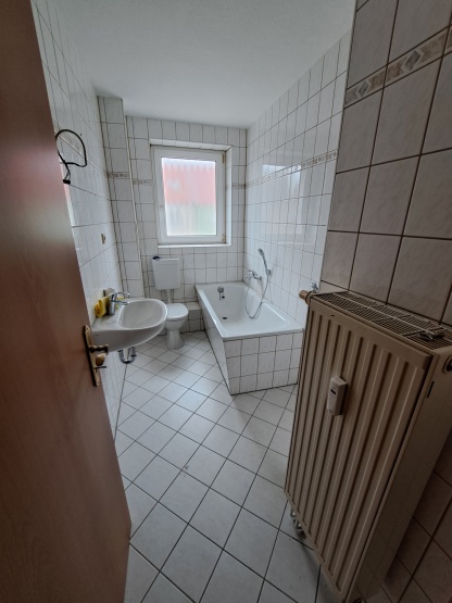 Schöne 2-Zimmer-Wohnung mit Balkon im 1.OG