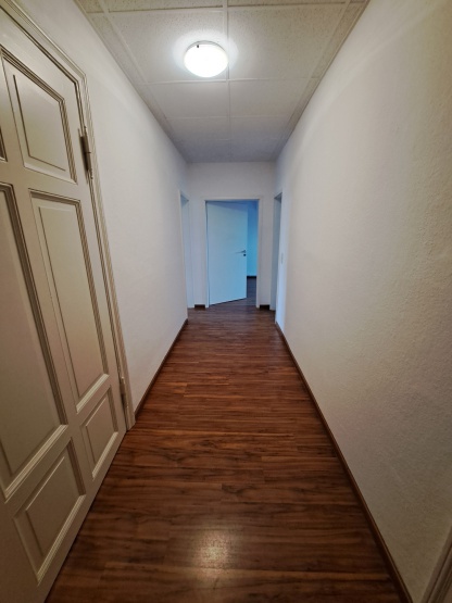 große 3-Zimmer-Wohnung im DG mit Garage