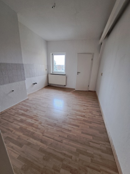 große 3-Zimmer-Wohnung im DG mit Garage