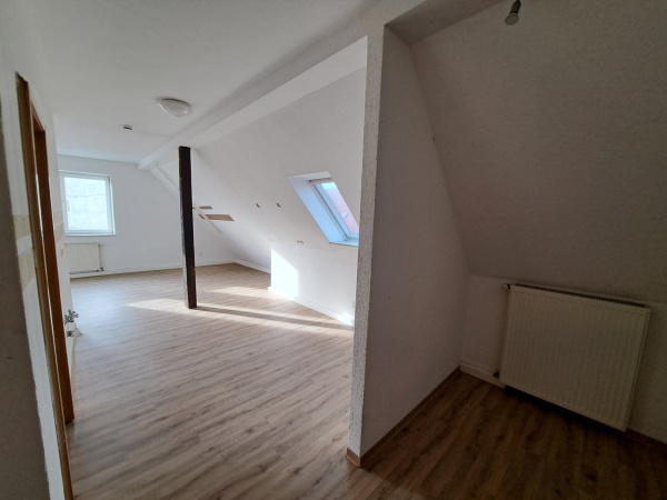 kleine 2-Zimmer-Wohnung im DG