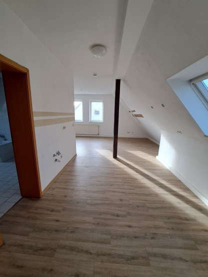 kleine 2-Zimmer-Wohnung im DG