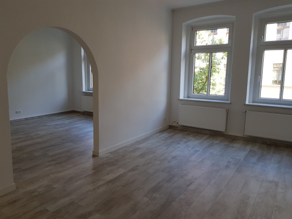 helle 3-Zimmer-Wonung mit EBK