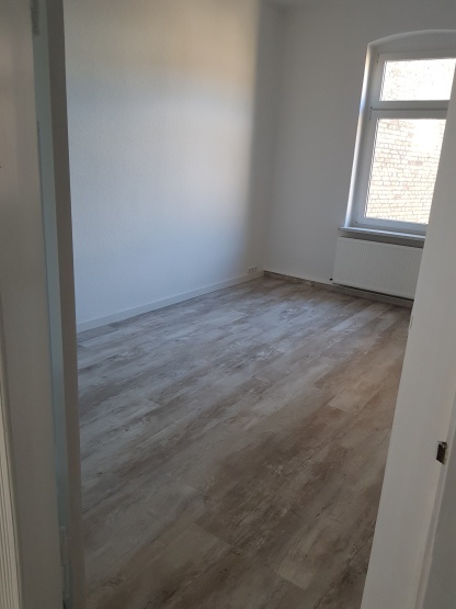 helle 3-Zimmer-Wonung mit EBK