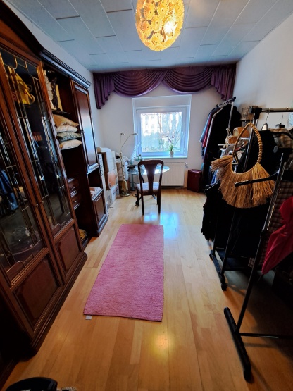 große 2-3-Zimmer-Wohnung im EG