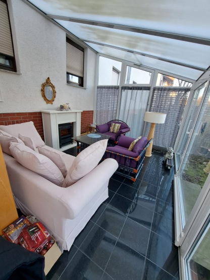 große 2-3-Zimmer-Wohnung im EG