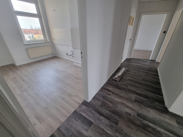 helle 4-Zimmer-Wohnung mit Garten u. Garage