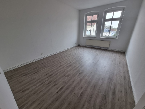 helle 4-Zimmer-Wohnung mit Garten u. Garage