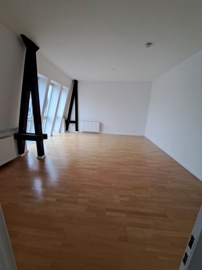 Großzügige 3-Zimmer-Wohnung im DG