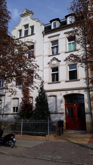 große 2-Zimmer-Wohnung mit Wintergarten