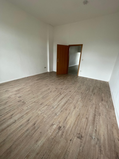 Große 2-Zimmer-Wohnung mit Wintergarten