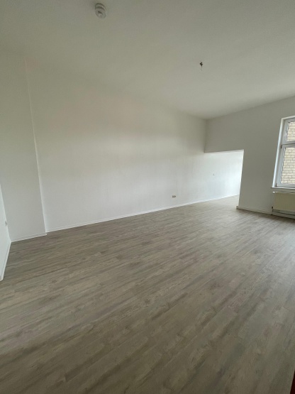 Große 2-Zimmer-Wohnung mit Wintergarten
