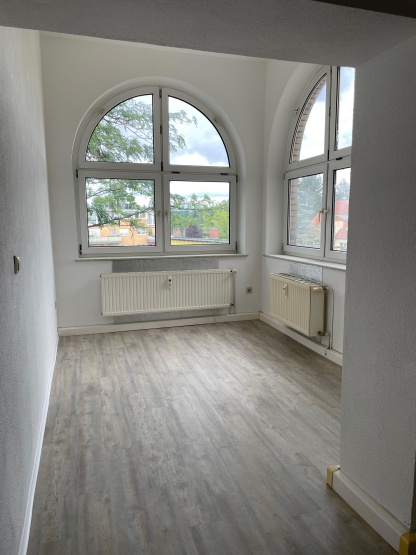 Große 2-Zimmer-Wohnung mit Wintergarten