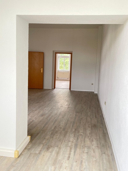 Große 2-Zimmer-Wohnung mit Wintergarten