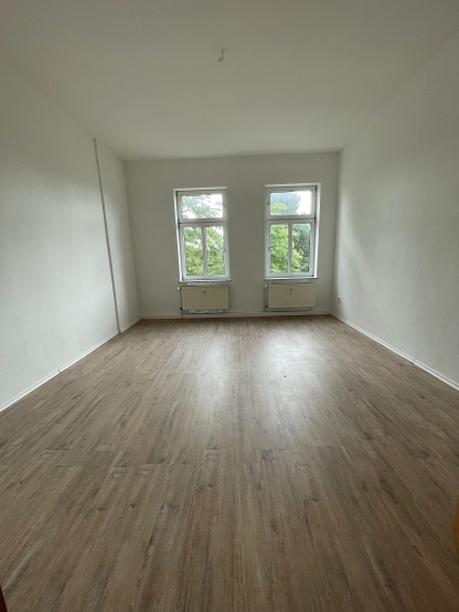 Große 2-Zimmer-Wohnung mit Wintergarten