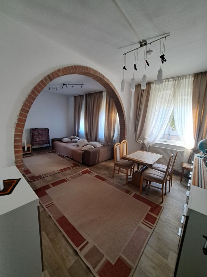 vollmöblierte 3-Zimmer-Wohnung im EG