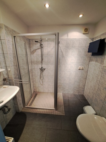 vollmöblierte 3-Zimmer-Wohnung im EG