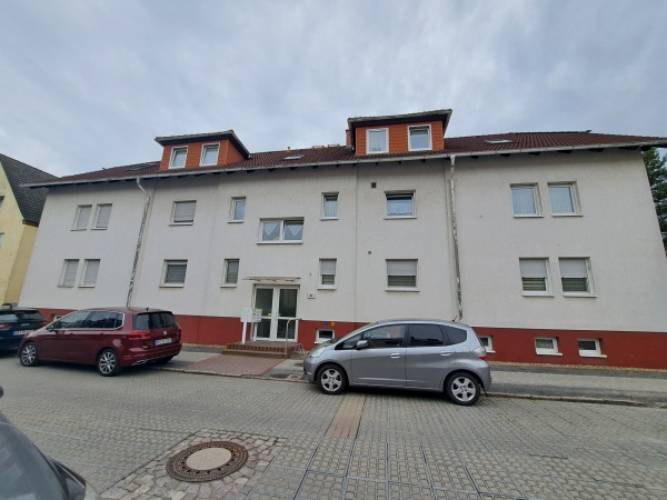 2-Zimmer-Wohnung im DG mit EBK
