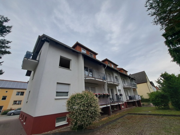 2-Zimmer-Wohnung im DG mit EBK