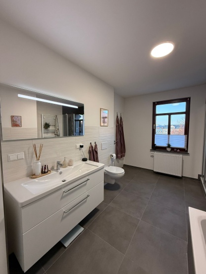 4-Zimmer-Wohnung mit Balkon im DG
