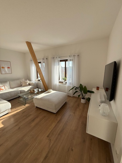 4-Zimmer-Wohnung mit Balkon im DG