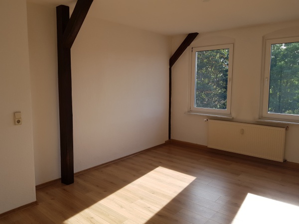 2- Zimmer Wohnung im DG mit Tageslichtbad