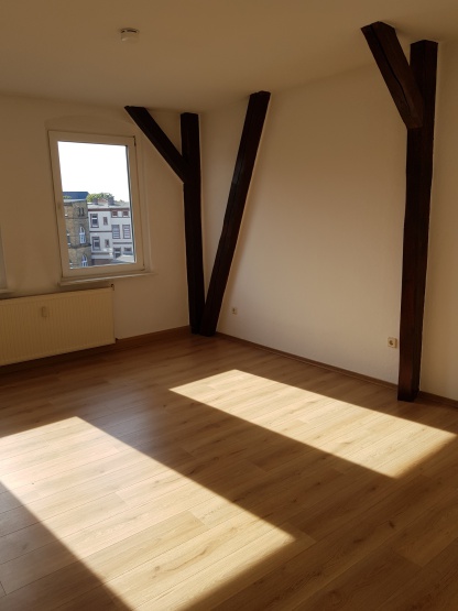2- Zimmer Wohnung im DG mit Tageslichtbad