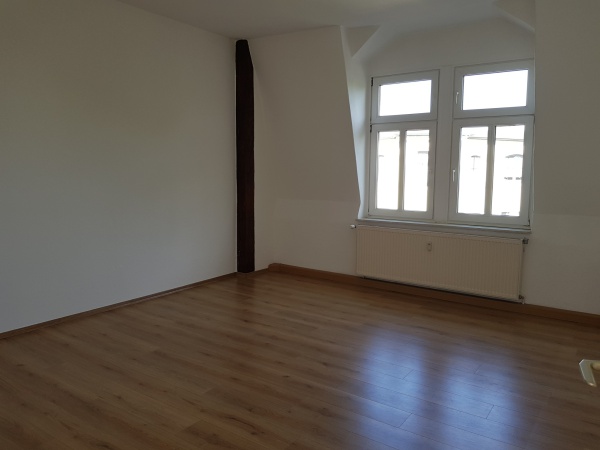 2- Zimmer Wohnung im DG mit Tageslichtbad