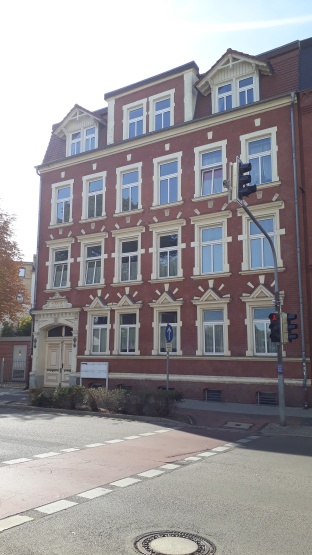 Helle 2- Zimmer Wohnung im DG