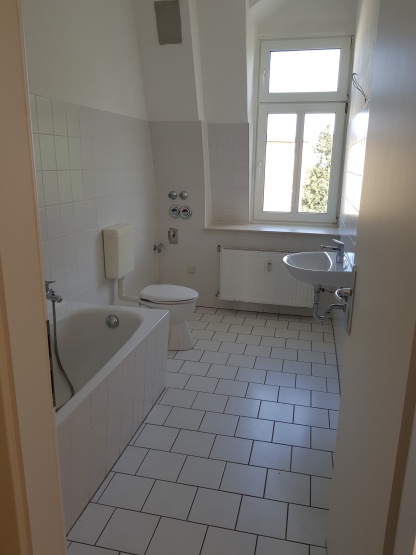 Helle 2- Zimmer Wohnung im DG