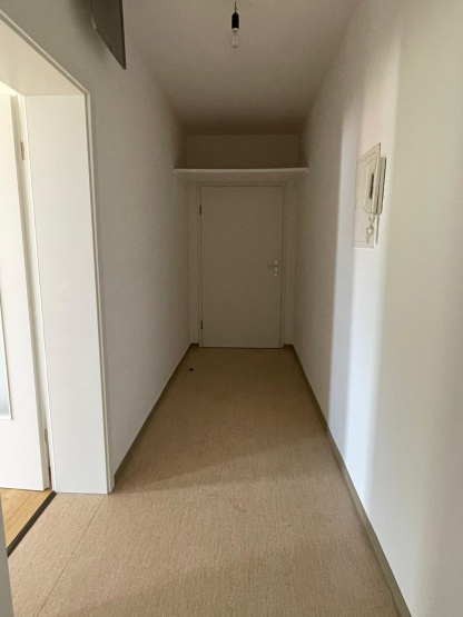 Renovierte 1-Zimmer-DG Wohnung in zentraler Lage