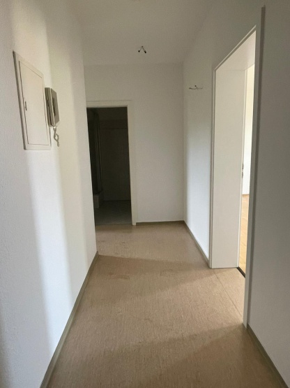 Renovierte 1-Zimmer-DG Wohnung in zentraler Lage