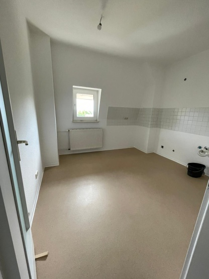 Renovierte 1-Zimmer-DG Wohnung in zentraler Lage