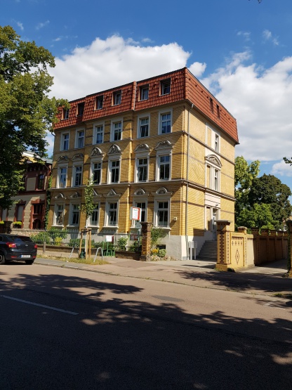 Große 2-Zimmer-Wohnung im 2.OG