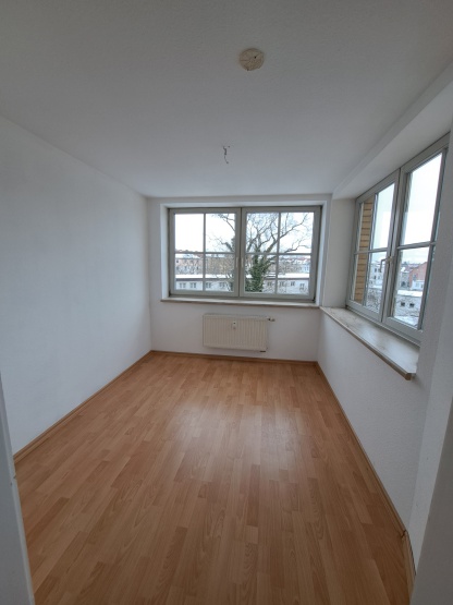 Große 2-Zimmer-Wohnung im 2.OG