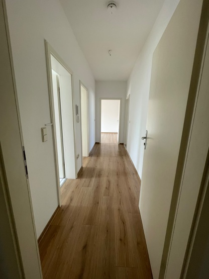 Helle 4-Zimmer Wohnung mit zwei Bädern