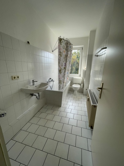 Helle 4-Zimmer Wohnung mit zwei Bädern