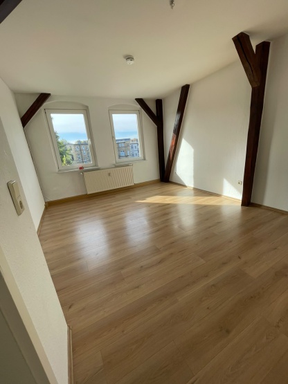 Helle 4-Zimmer Wohnung mit zwei Bädern