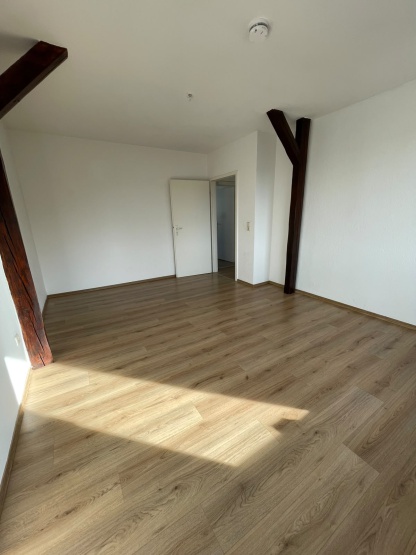 Helle 4-Zimmer Wohnung mit zwei Bädern