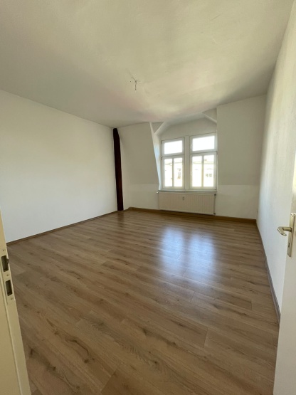Helle 4-Zimmer Wohnung mit zwei Bädern